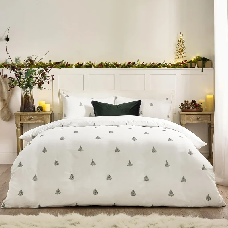 furn. Wylder Winter Forest Duvet Cover Set – Reversible Soft Cotton Cosy Festive Bedding (White/Forest Green - Double)