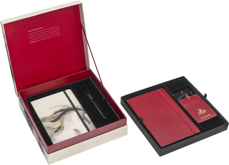 Moleskine Das Jahr des Pferdes Premium Bundle. Notizbuch L/A5, liniert, fester Einband, Kalligrafie, Precious & Ethical Vegea Notizbuch, L/A5, fester ... Gepäckanhänger, wiederverwendbare Geschenkbox - Image 1