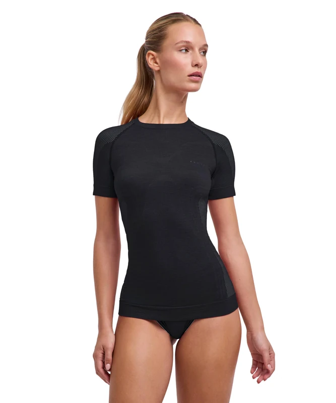 FALKE Women's Wool-Tech Light W S/s Ts Functional Yarn Quick Dry Base Layer Top 1 Piece, Black 3000, M