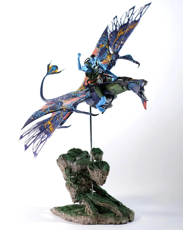 McFarlane Disney Avatar DLX Mega Banshee & Quaritch Gold Label