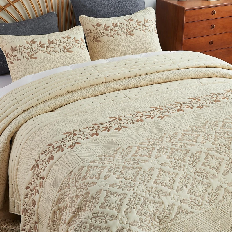 EVENHUG Floral Quilts Set Queen Size 3 Piece Bedding Set Reversible Bedspread with 2 Pillow Shams Coverlet Lightweight Soft Bed Cover for All Season(106"X96",Beige)