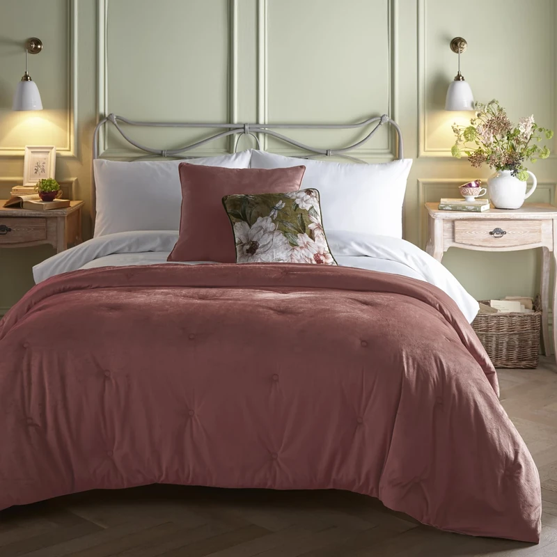 Appletree Heritage Velvet Bedspread, Pink, 100% Polyester, 150 x 220 cm, Quilted, Plain Dye Design with Floral Reverse