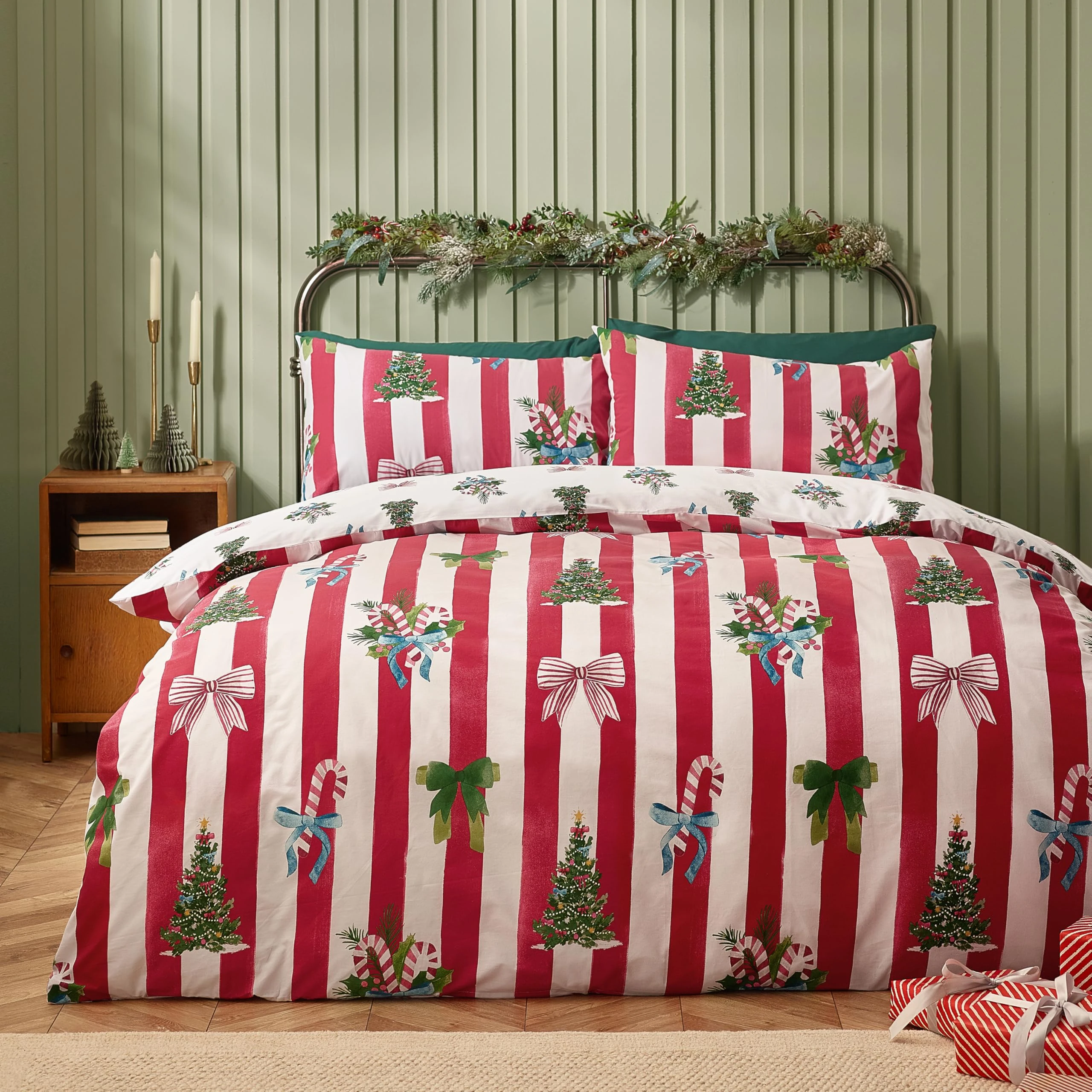 Catherine Lansfield Christmas Stripe Reversible Double Duvet Cover Set with Pillowcases Red