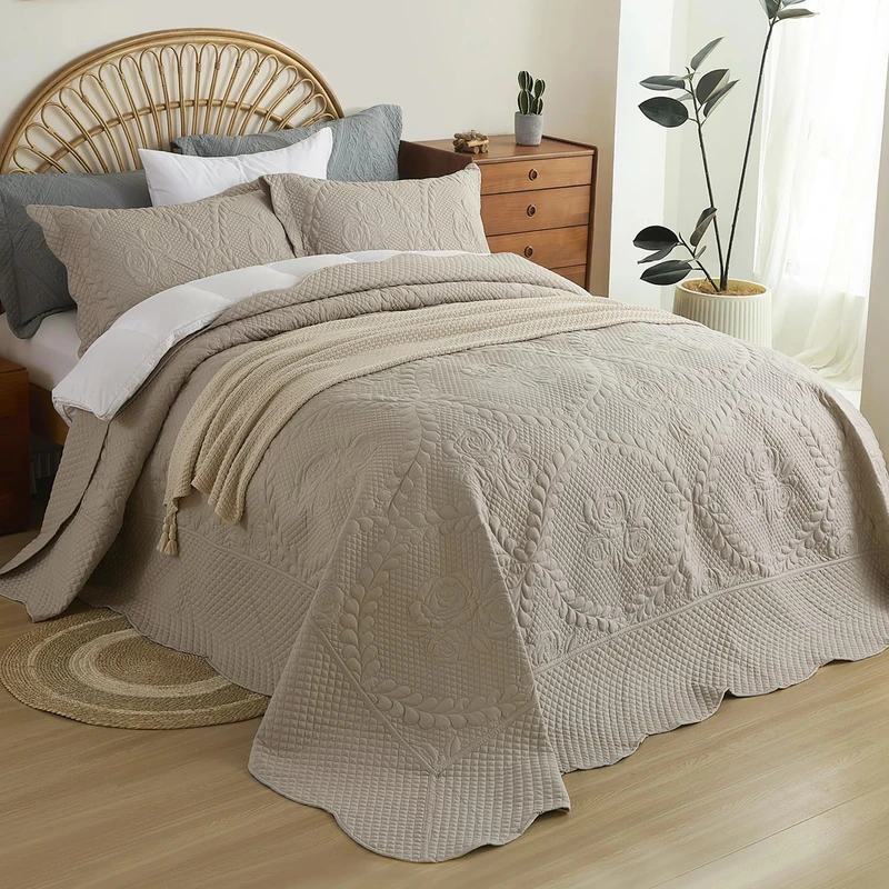 EVENHUG Oversize King Quilt 3 Piece Bedspread King Size Quilt Lightweight Taupe Bedding Sets Extra Wide Coverlet for All Season 120"x128"