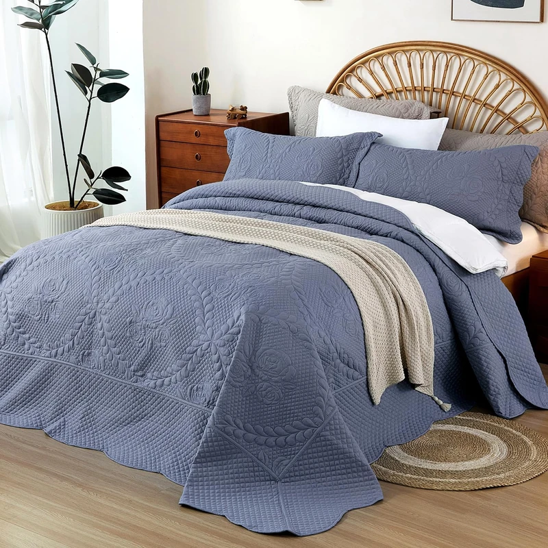 EVENHUG Oversize King Quilt 3 Piece Bedspread King Size Quilt Lightweight Blue Bedding Sets Extra Wide Coverlet for All Season 120"x128"