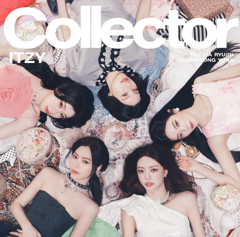Collector - Version B - incl. 20pg Lyric Booklet, Trading Card + 2 4-Cut Photocards - Image 1