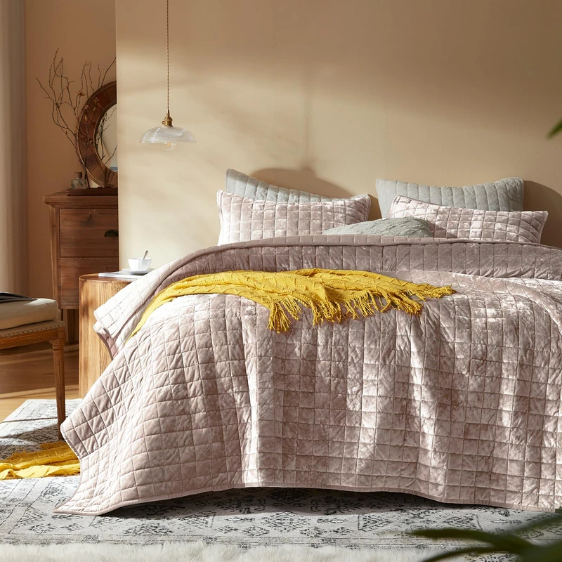 LEAONME Velvet Quilt King Size-98''x106'', Lightweight Dusty Pink Comforter Set with 2 Pillow Shams, Soft Bedspread Coverlet Quilted Bedding Set for All Season
