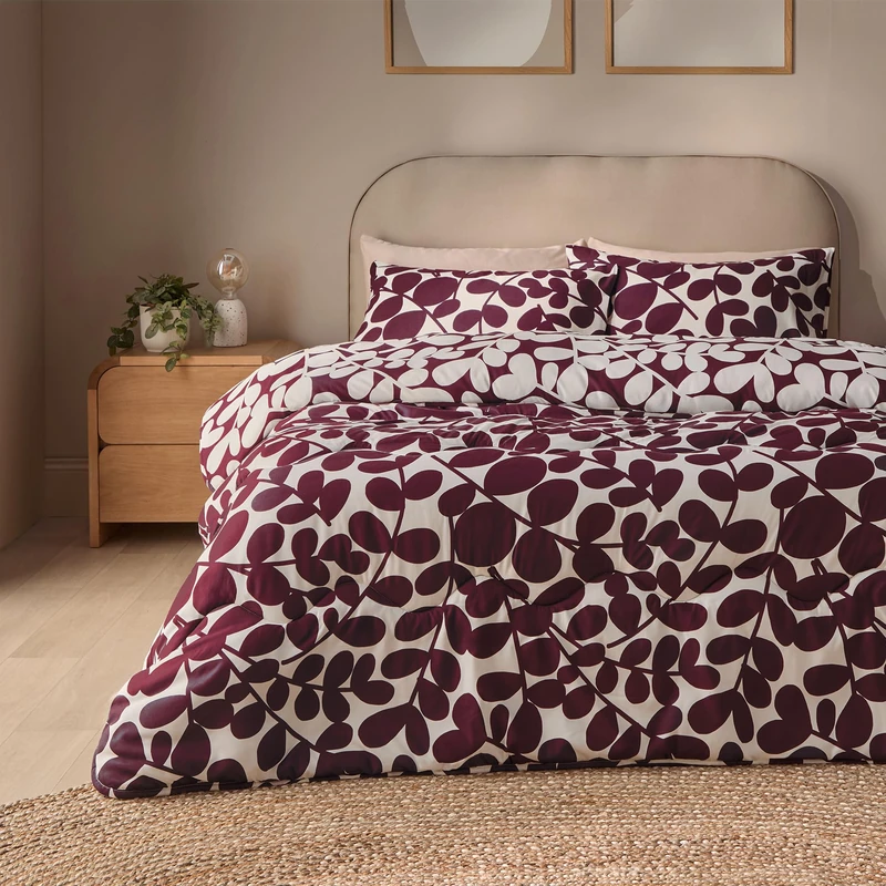 Silentnight Coverless Leaf Print Duvet & Pillowcase Set - Supersoft Stylish 10.5 Tog Bed Quilt - Two Reversible Designs - All Year Round Comfort No Cover Needed, Berry, Double