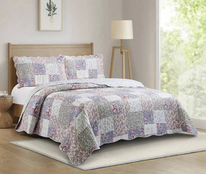 Brilliant Sunshine Blue & Pink Roses Toile Patchwork Quilt, Twin Size