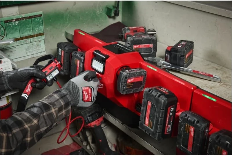 Milwaukee M12-18GBC4 Gangbox Charger