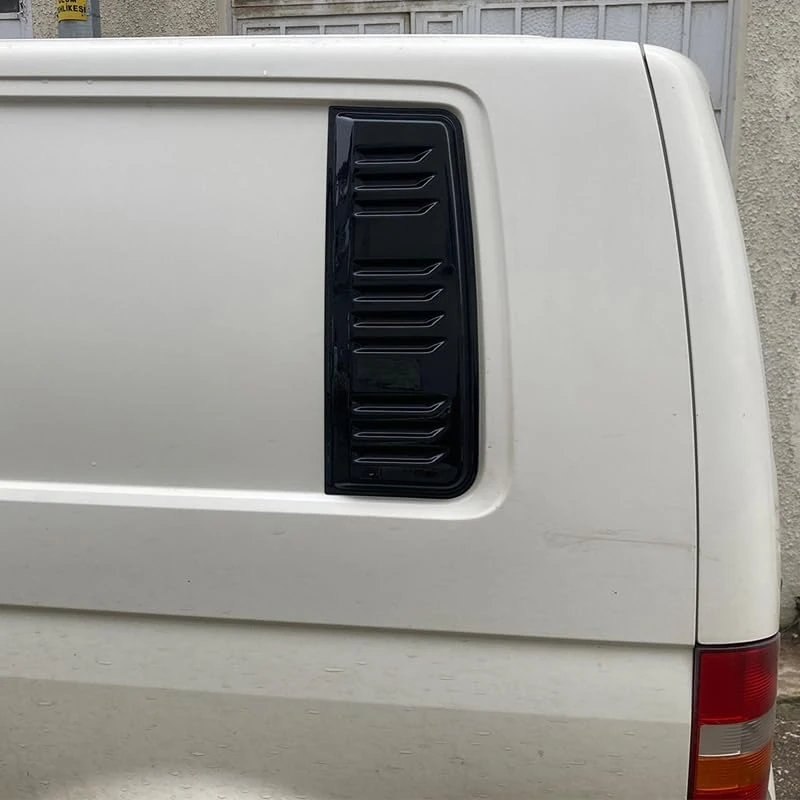 Oneway Air Vents compatible with Volkswagen Transporter T5.1/T6/T6.1 2010-2022 (Long wheel base) - Gloss black