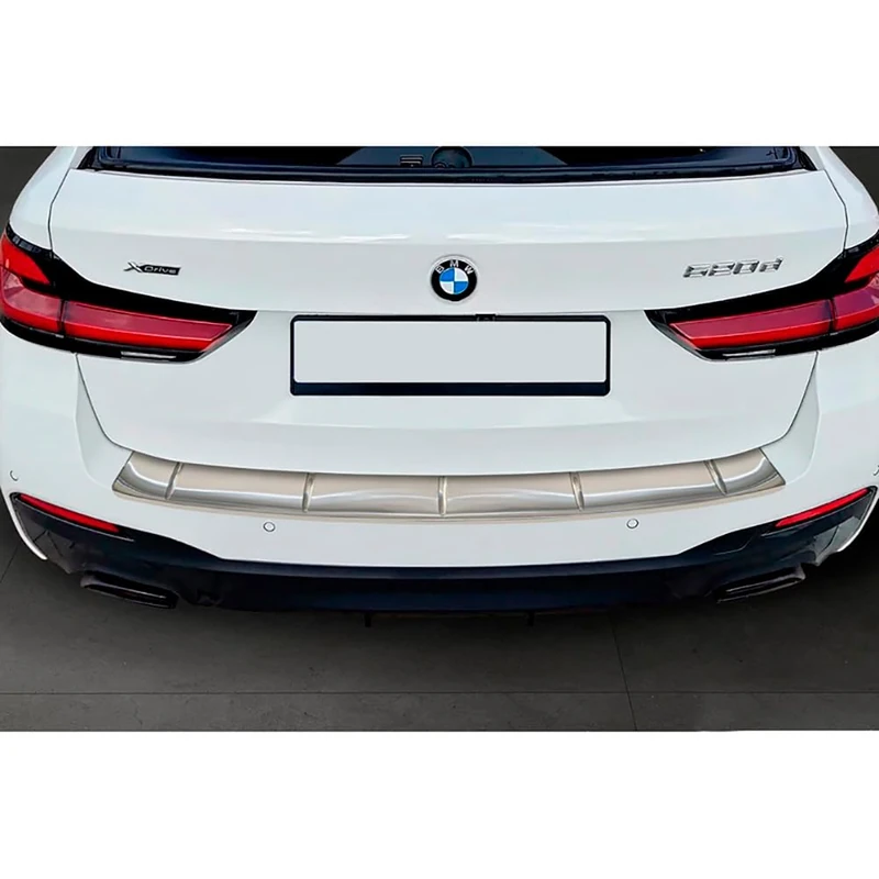 Avisa Stainless Steel Rear bumper protector compatible with BMW 5-Series G31 M-Sport Touring Facelift 2020-2024 'Ribs', Silver