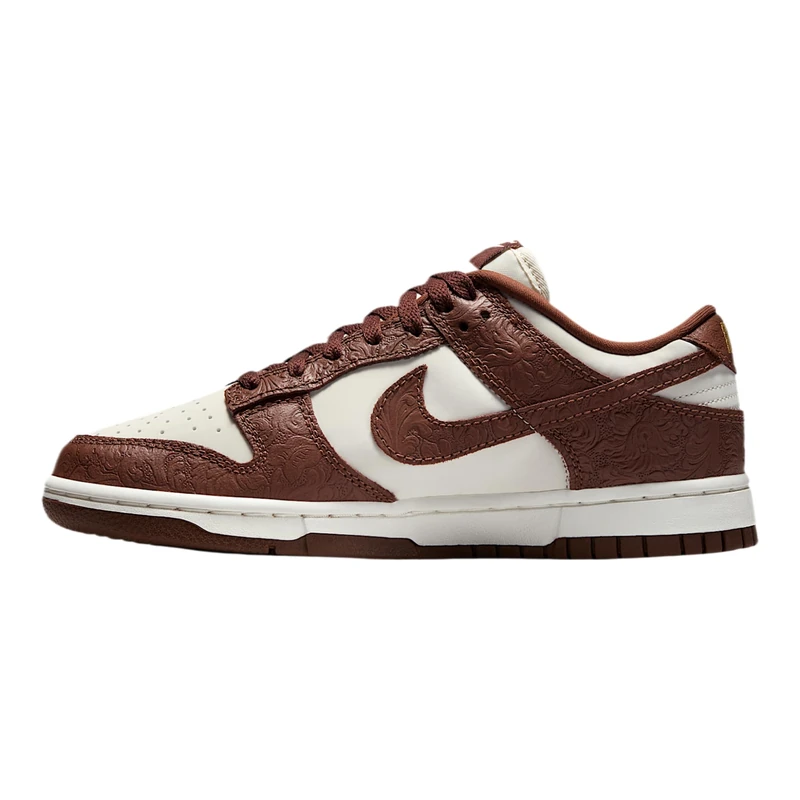 Nike Women's Dunk Low Shoes, Sail/Fauna Brown/Sail/Metallic, 7