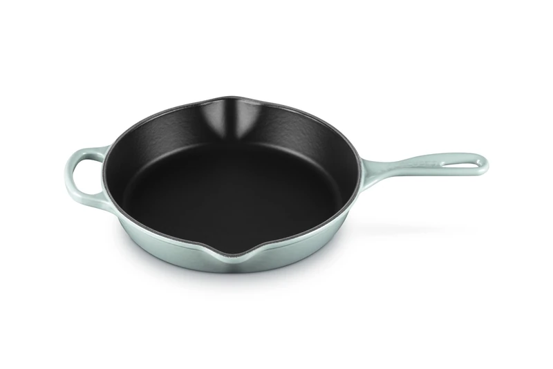 Le Creuset Signature Enamelled Cast Iron Deep Skillet with Helper Handle and Two Pouring Lips, for All Hob Types and Ovens, 26cm, 2 Litre, Sea Salt