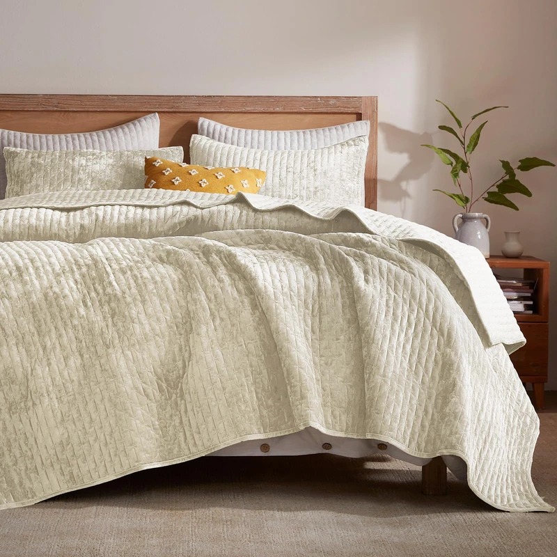 LEAONME Velvet Quilt California King Size 118''x106'', Lightweight Beige Velvet Comforter Set with 2 Matching Shams, Soft Cross Stitch Bedspread, Oversized King Quilt Set for All Season