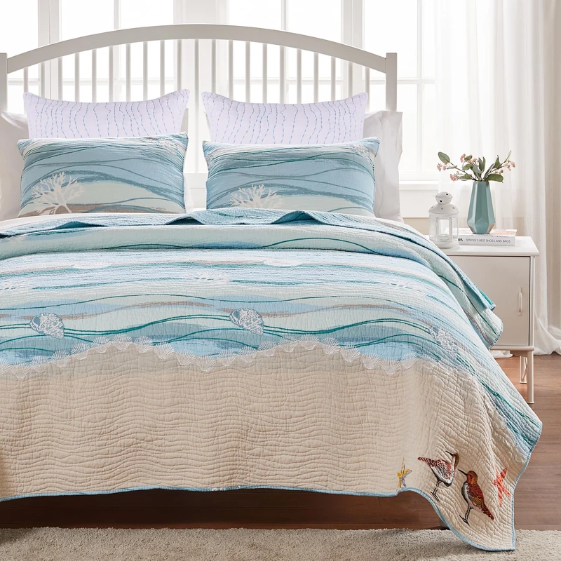Greenland Home Maui Embroidered Coastal Quilt Set with Euro Shams, King/California King (5-Piece) - Image 1