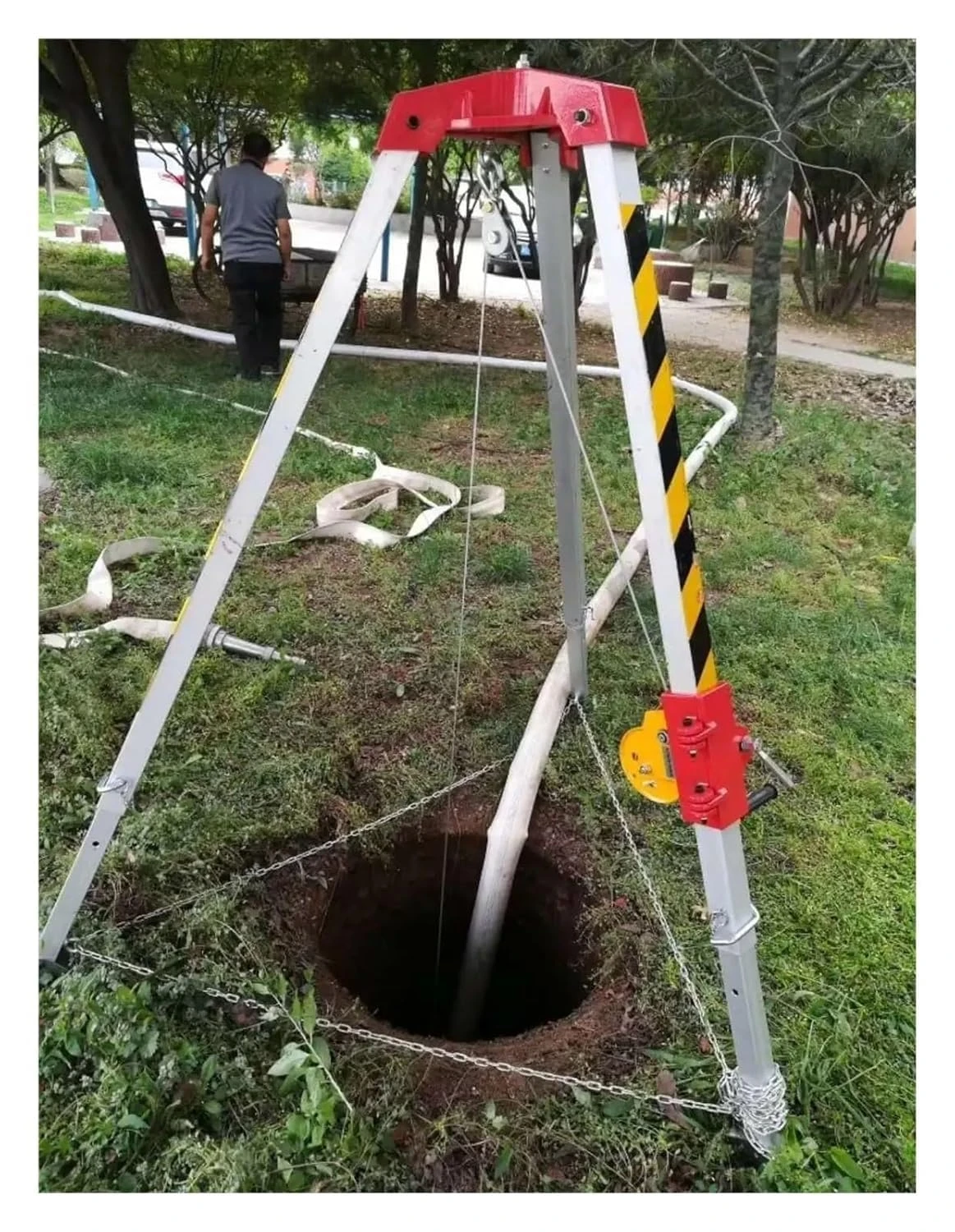 WQPMNYG Aluminum Tripod for Confined Spaces, Emergency Repair Kit for Sewers/Tunnels/Chimneys, Easy Installation, 12m Winch - Rescue and Lifting Equipment