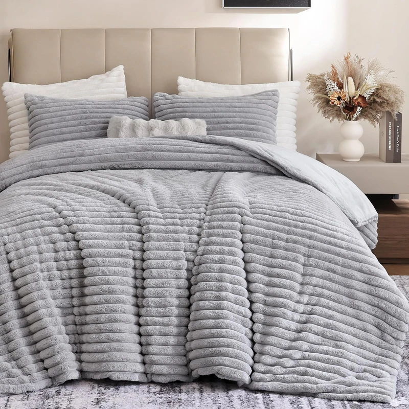 weigelia Grey Comforter King Set – Ultra Soft Plush Fleece Light Grey Bed Set, Fluffy Warm Luxury Bedding Comforter with 2 Pillowcases, Cozy Heavy Warm Bed Set for Winter