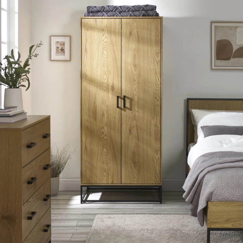 Julian Bowen Harlow 2 Door Wardrobe - Wooden Closet with Shelf & Hanging Rail, Industrial Black Metal Handles & Legs, Oak Effect Storage Dresser for Bedroom - 180 x 80 x 56cm