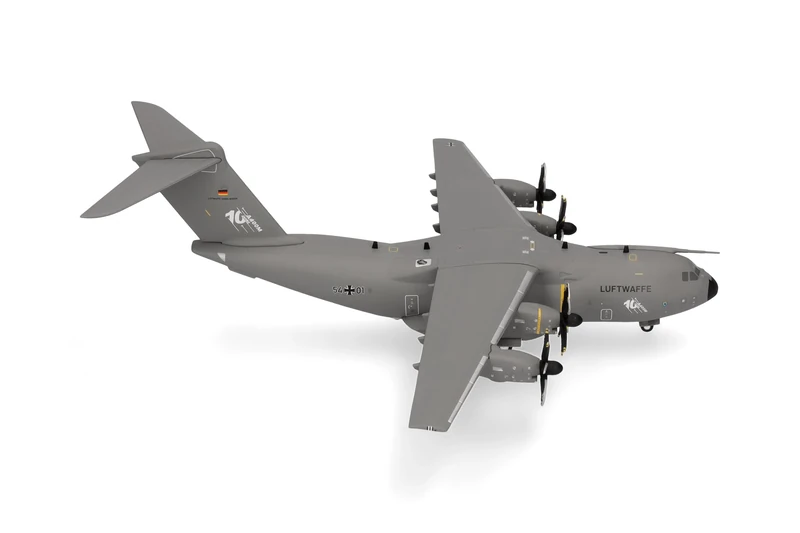 Herpa airplane model Luftwaffe Airbus A400M Atlas - LTG62 / Air Transport Wing 62, Wunstorf "10 Jahre A400M" on a scale of 1:200, metal miniature with pedastal, model building, collectors edition