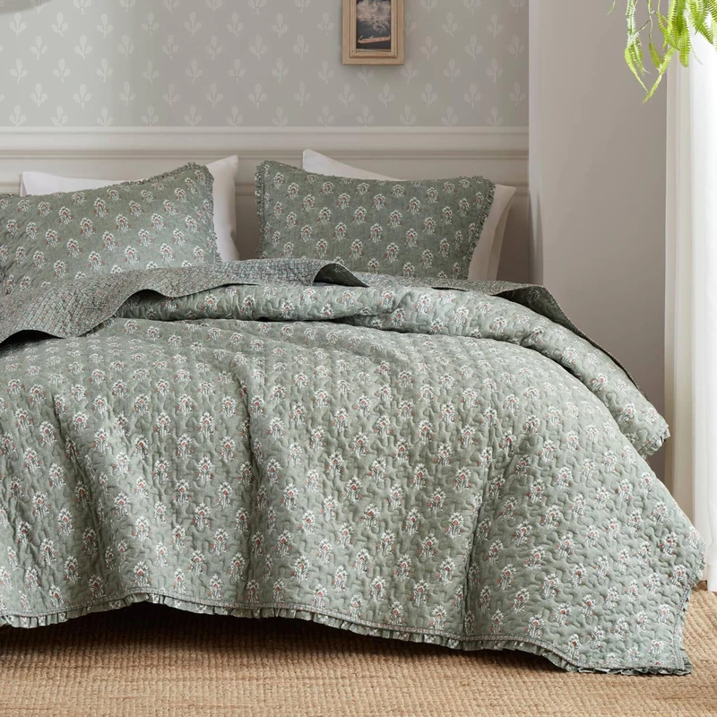 Madison Park Vintage Floral Quilt Set Queen Size, Reversible Bedding & Lightweight Bedspread, Traditional Block Print, Ruffled Edge Blankets, 3-Piece with 2 Pillowcases, Sage Green