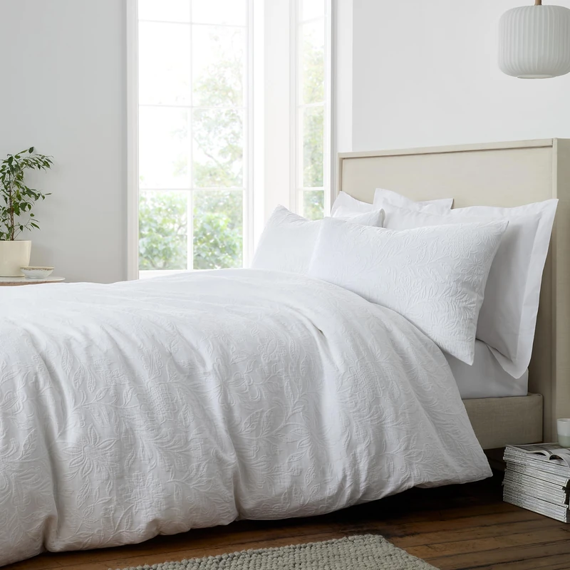 Bianca Fleur Matelassé Jacquard 200 Thread Count Cotton Super King Duvet Cover Set with Pillowcases White