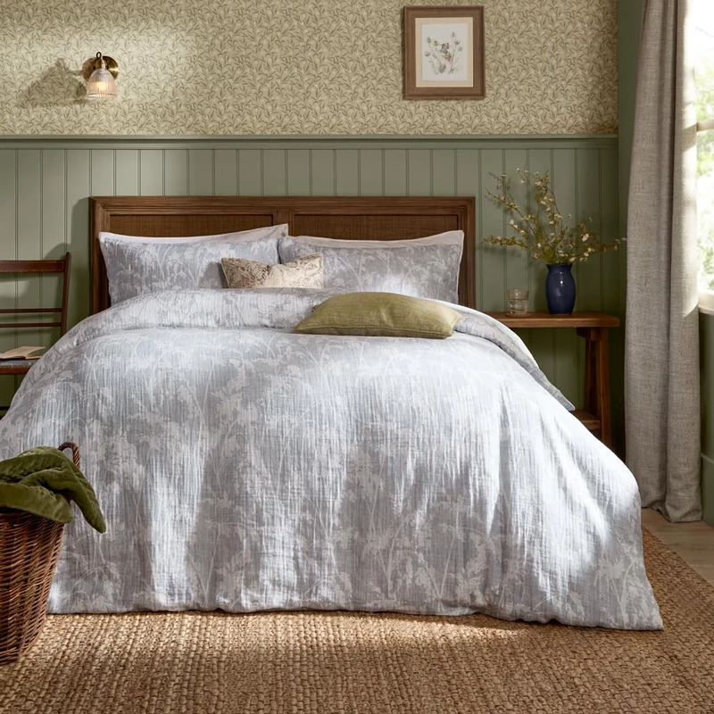 Voyage Maison Braeflower Muslin Cotton Duvet Cover Set – Reversible Meadow Toile Country Cottage (Chambray - Single)