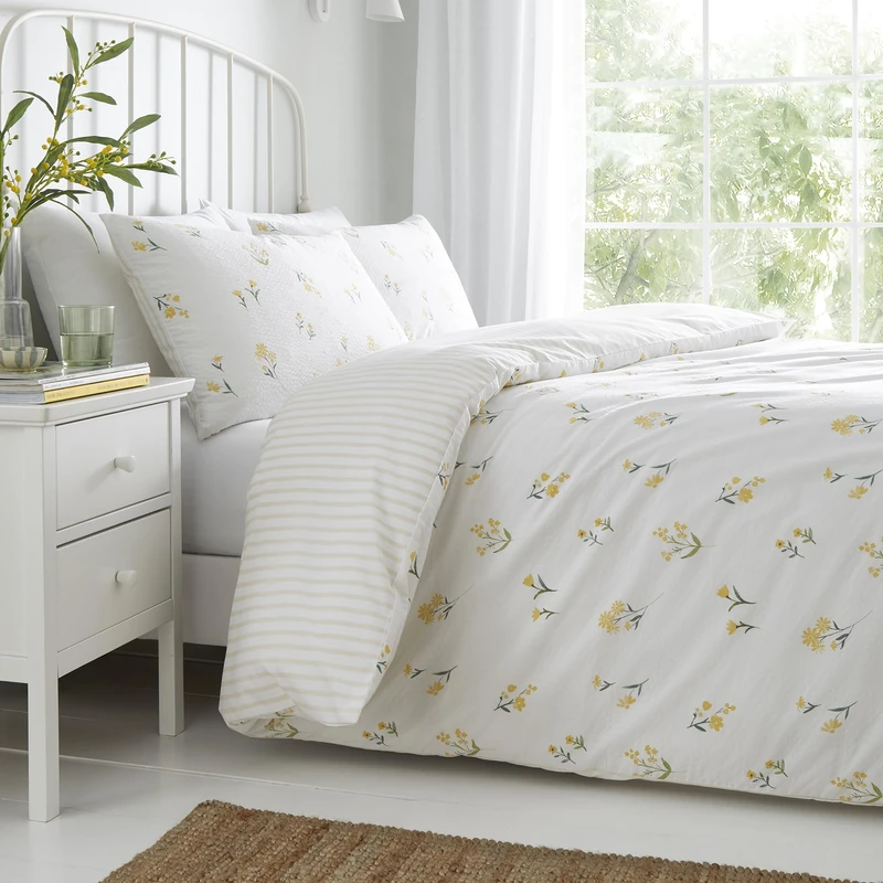 Dreams & Drapes Ditsy Floral Seersucker Yellow Duvet Cover Set Super King 260 x 220cm – Textured Easy Care Bedding with Small Floral Design, Includes 2 Pillowcases