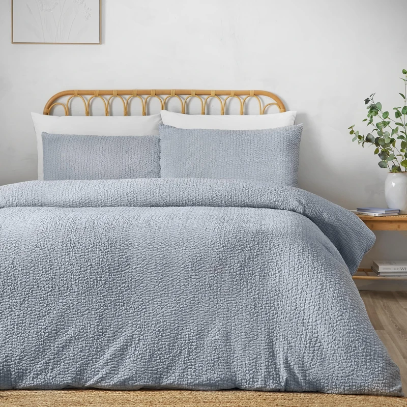 Catherine Lansfield Crinkle Seersucker Super King Duvet Cover Set with Pillowcases Blue