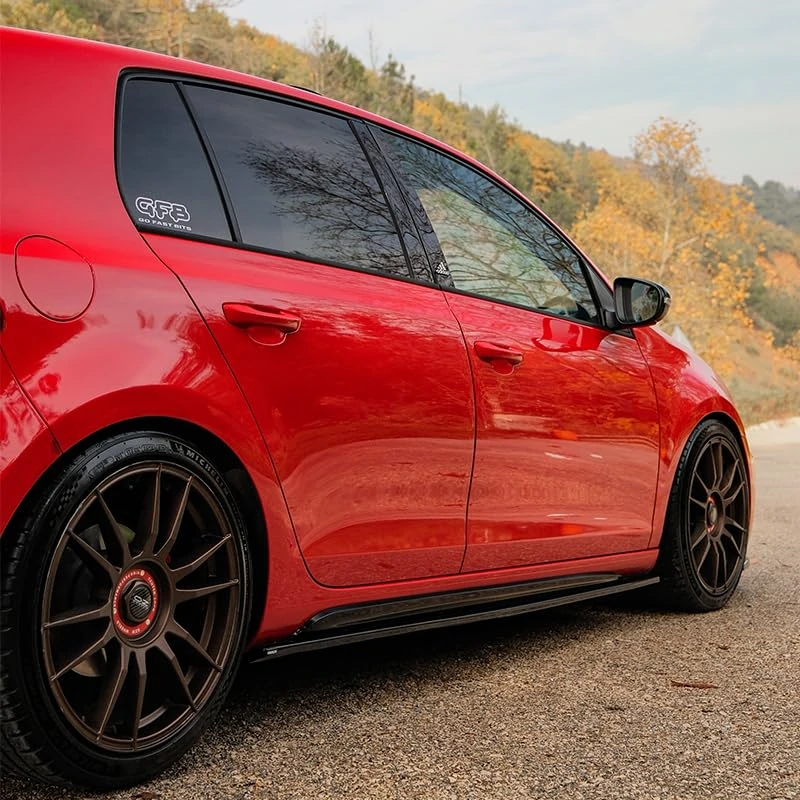 Oneway Set Side Skirts compatible with Volkswagen Golf VI GTi/GTD 2008-2012 - Gloss black