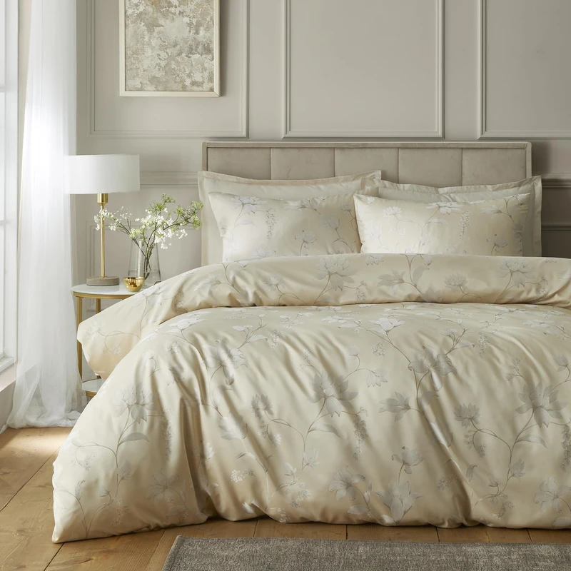 Soiree Lilly Floral Jacquard Duvet Cover Set Super King 260 x 220cm – Champagne Textured Bedding with Elegant Woven Design, Includes 2 Pillowcases