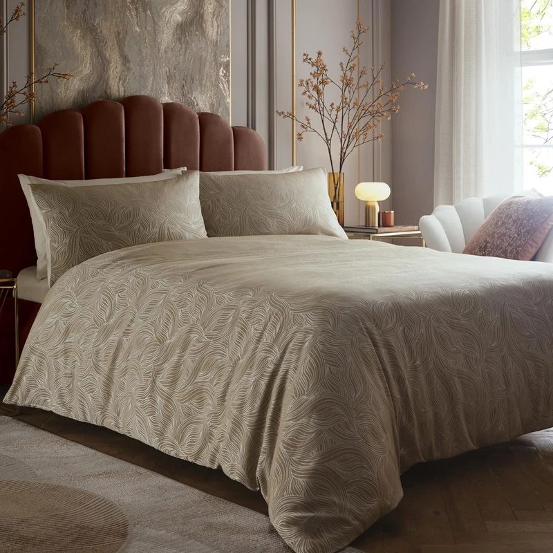 Laurence Llewelyn‑Bowen Venus Grace Duvet Cover Set Double 200 x 200cm – Natural Floral Jacquard Textured Bedding with Elegant Woven Design, Includes 2 Pillowcases