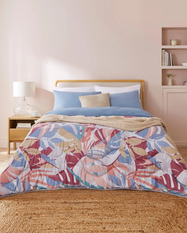 Night Lark Coverless Duvet and Pillowcase Set, Spring Summer Collection – 6 Tog Super King Coverless Duvet with Smartfil® Fibre, Machine Washable, Hypoallergenic – Sunset Palms, Super King Bed Size