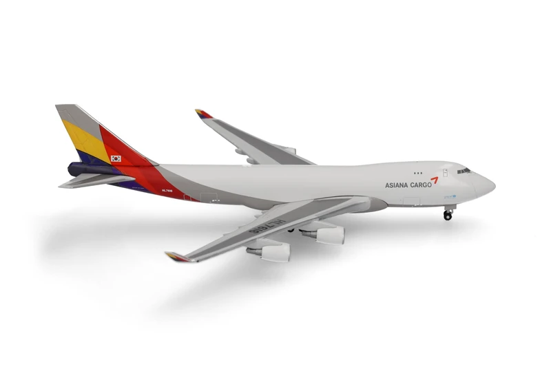 Herpa airplane model Asiana Cargo Boeing 747-400F, on a scale of 1:500, metal miniature without pedestal, model building, collectors edition