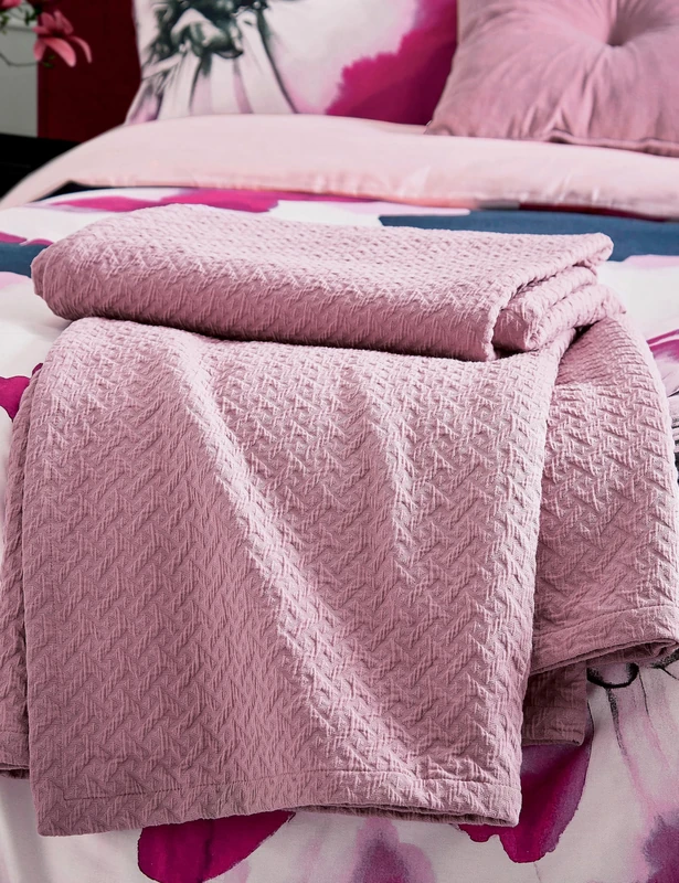 Diagonal T Matellase Throw 260X250(Cm) Pink
