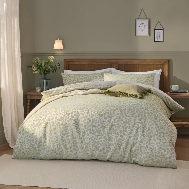 furn. Wylder Grace Leaf Duvet Cover Set – Matt Satin Jacquard Tonal Reverse Bedding (Sage – Super King)