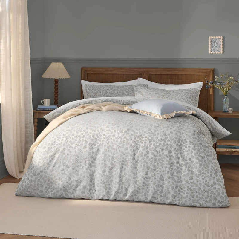 furn. Wylder Grace Leaf Duvet Cover Set – Matt Satin Jacquard Tonal Reverse Bedding (Mist Grey – King)