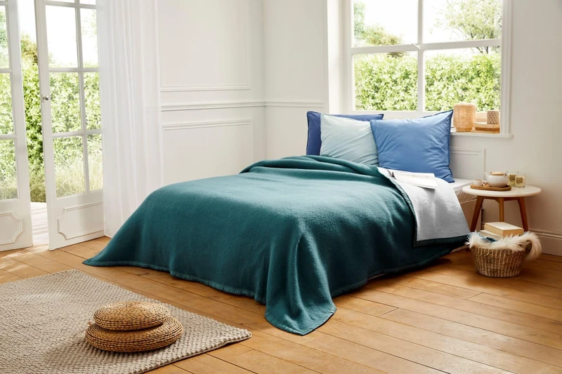 Aubisque Wool Blanket Made in France 240 x 260 Cedar/Bleached - Image 1
