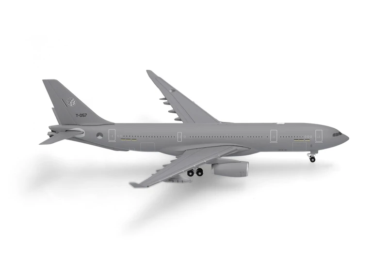 Herpa airplane model NATO Multinational Multirole Tanker Unit (MMU) Airbus A330 MRTT, Eindhoven Air Base, on a scale of 1:500, metal miniature without pedastal, model building, collectors edition
