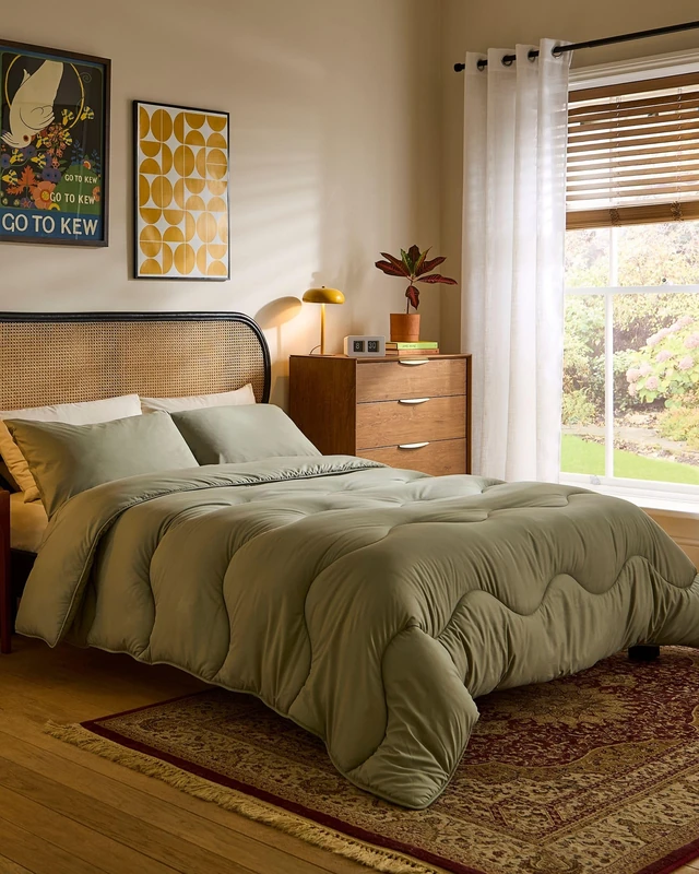 Night Lark Coverless Duvet and Pillowcase Set, Plain Dye Collection – Coverless Duvet Super King Size 4.5 Tog Washable with Advanced Smartfil® Fibre, Hypoallergenic – Olive Green, Super King Bed Size