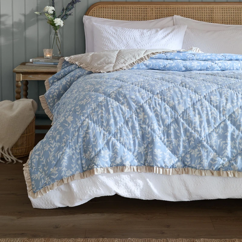 furn. Wylder Amelia Bedspread – Reversible Floral Quilted Ruffle Trim Coverlet Bedding (Delph Blue – 150x200cm)