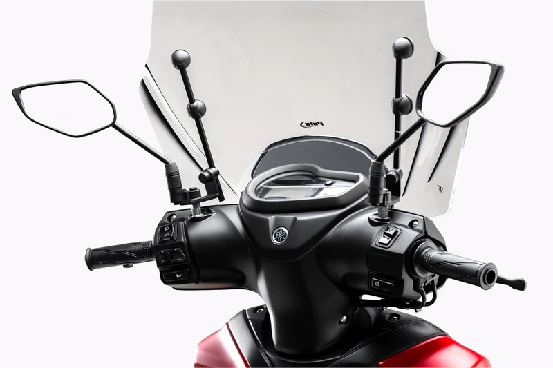 Puig 22853W T.X. in high-resistance PMMA with aerodynamic design for urban scooter protection, Clear