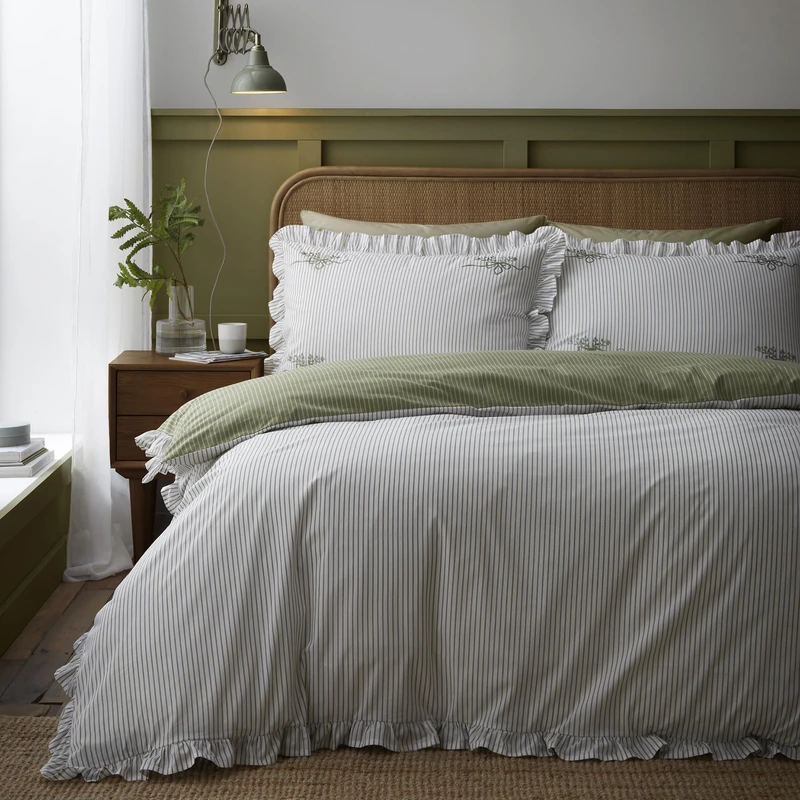 Appletree Boutique Frilled Embroidered Bow Stripe Green Duvet Cover Set King – Stripe Frilled Trim Bedding – Breathable Cotton – Includes 1 Duvet Cover (220 x 230cm) & 2 Pillowcases
