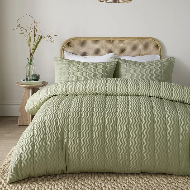 Serene Crinkle Wave Green Duvet Cover Set Double – Minimalist Bedding – Jacquard Recycled Polyester – Includes 1 Duvet Cover (200 x 200cm) & 2 Pillowcases – Green Crinkle Wave Bedroom Set