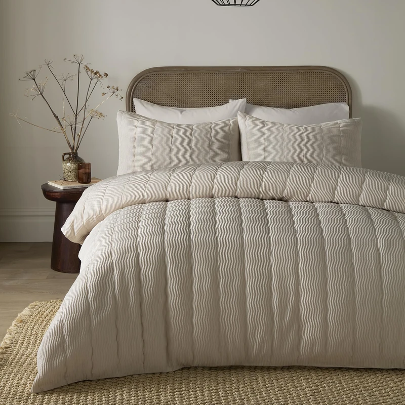 Serene Crinkle Wave Natural Duvet Cover Set King – Minimalist Bedding – Jacquard Recycled Polyester – Includes 1 Duvet Cover (220 x 230cm) & 2 Pillowcases – Natural Crinkle Wave Bedroom Set
