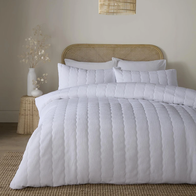 Serene Crinkle Wave White Duvet Cover Set King – Minimalist Bedding – Jacquard Recycled Polyester – Includes 1 Duvet Cover (220 x 230cm) & 2 Pillowcases – White Crinkle Wave Bedroom Set