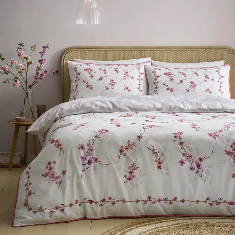 Appletree Heritage Blossom Flower Berry Duvet Cover Set Double – Floral Piping Trim Bedding – Breathable Cotton – Includes 1 Duvet Cover (200 x 200cm) & 2 Pillowcases – Berry Floral Bedroom Set