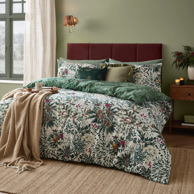 furn. Wylder Winter Foliage Duvet Cover Set (Green - Super King)