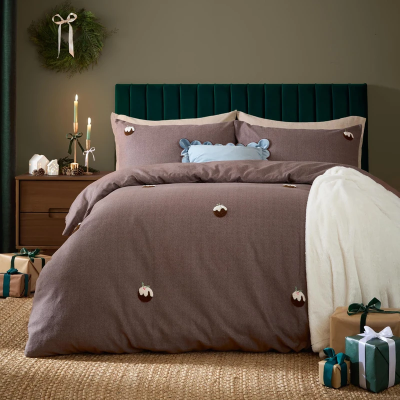 furn. Christmas Pudding Duvet Cover Set (Chocolate - King)