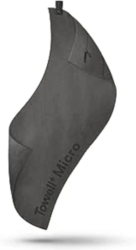 STRYVE Mikrofaser-Sporthandtuch – Das Original aus DHDL – Towell+ Micro – Iron Grey – 105 x 42,5 cm – Tasche & Rutschschutz – Kompakt, Leicht & Saugfähig – Ideales Handtuch fürs Gym & Reisen